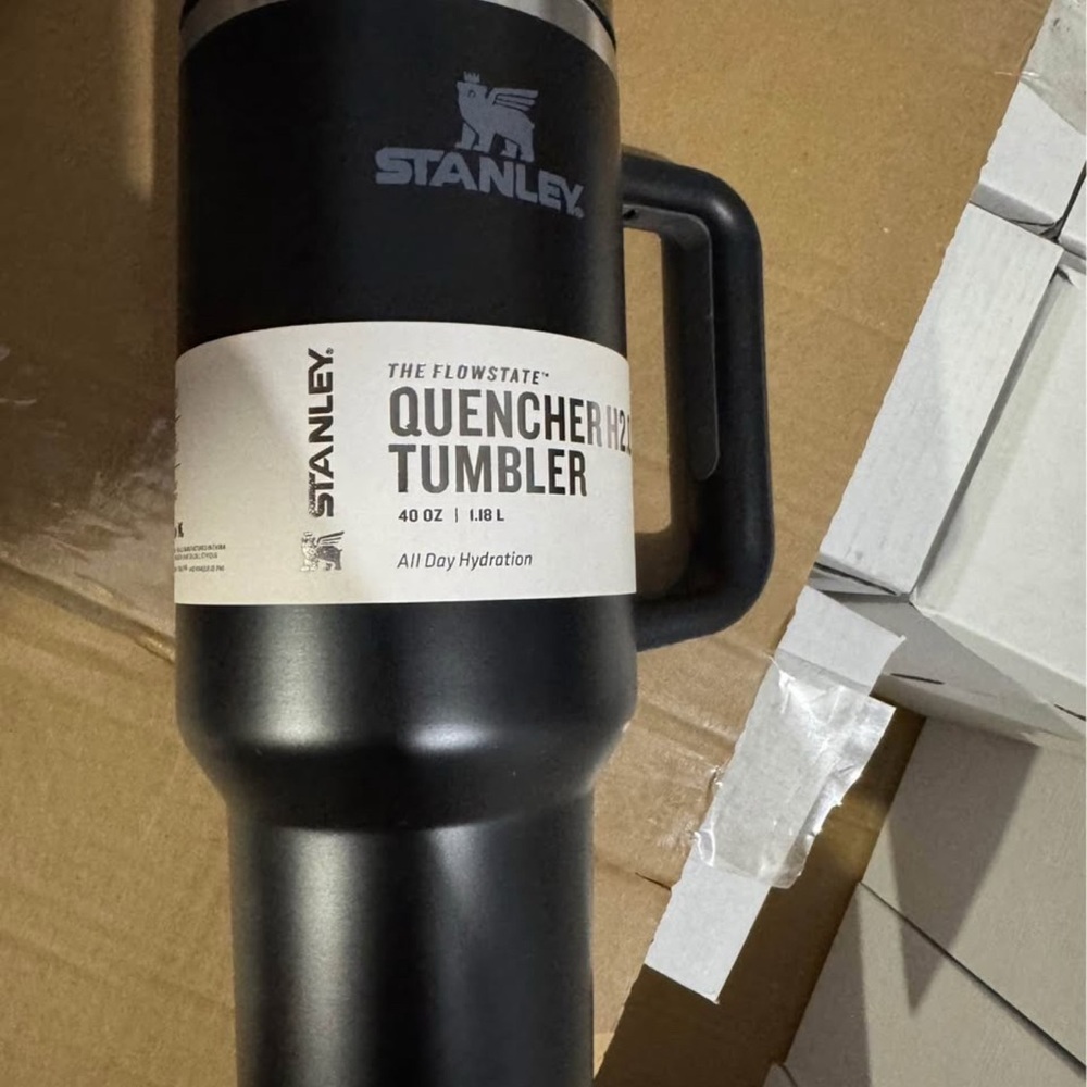 Stanley Black Quencher H2.0 Tumbler 40 oz